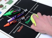 UNI PWE-8K křídový popisovač, 8 mm, fluo oranžový (3)