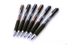 Gelový roller Signo Medium UMN-207 0,7 černý_2 (1)